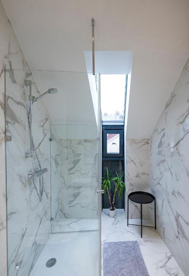 Loft 1 Bd Old Town Apartment By Hostlovers Kaunas Exterior foto